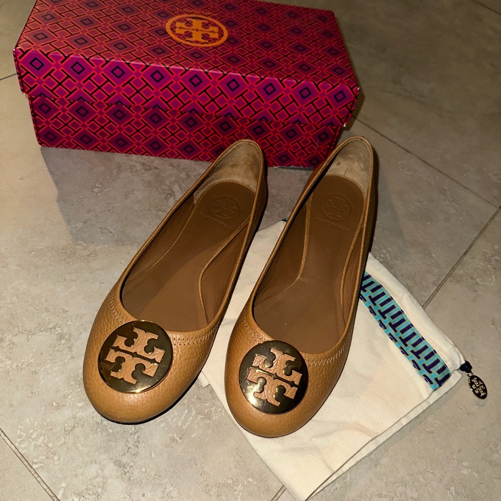 Tory Burch Reva Ballet Tumbled Leather Royal Tan Gold size 8.Excellent condition